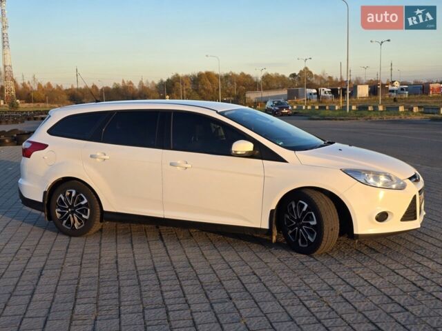 Белый Форд Фокус, объемом двигателя 1.6 л и пробегом 274 тыс. км за 6800 $, фото 1 на Automoto.ua