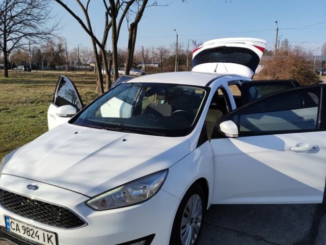 Белый Форд Фокус, объемом двигателя 1.5 л и пробегом 250 тыс. км за 8200 $, фото 1 на Automoto.ua
