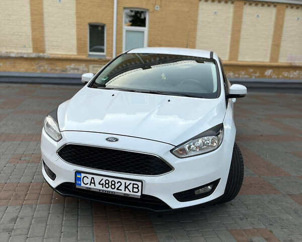 Белый Форд Фокус, объемом двигателя 1.5 л и пробегом 218 тыс. км за 10200 $, фото 1 на Automoto.ua