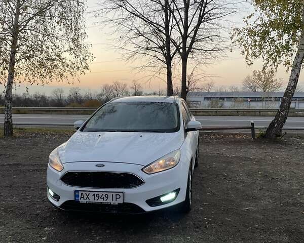 Білий Форд Фокус, об'ємом двигуна 1 л та пробігом 200 тис. км за 7000 $, фото 1 на Automoto.ua