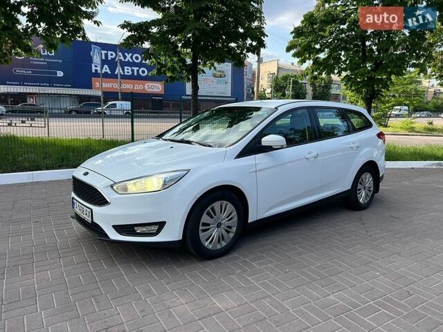 Белый Форд Фокус, объемом двигателя 1 л и пробегом 146 тыс. км за 7500 $, фото 1 на Automoto.ua