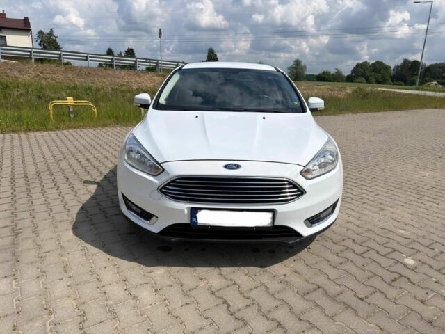Белый Форд Фокус, объемом двигателя 1.6 л и пробегом 270 тыс. км за 4802 $, фото 1 на Automoto.ua