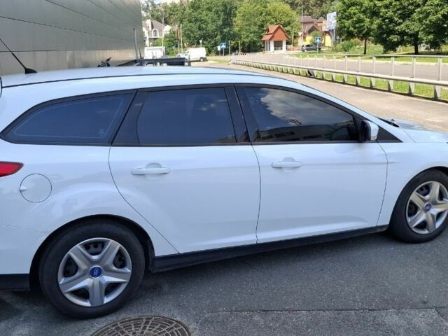 Белый Форд Фокус, объемом двигателя 1 л и пробегом 101 тыс. км за 6500 $, фото 1 на Automoto.ua