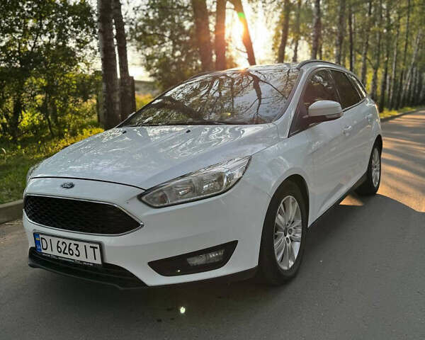 Белый Форд Фокус, объемом двигателя 1 л и пробегом 170 тыс. км за 7000 $, фото 1 на Automoto.ua