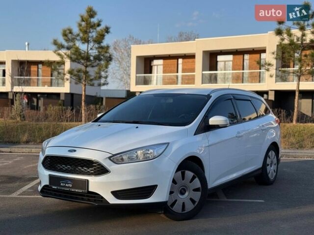 Белый Форд Фокус, объемом двигателя 1 л и пробегом 211 тыс. км за 6100 $, фото 1 на Automoto.ua