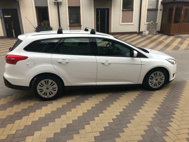 Білий Форд Фокус, об'ємом двигуна 1 л та пробігом 26 тис. км за 14500 $, фото 1 на Automoto.ua