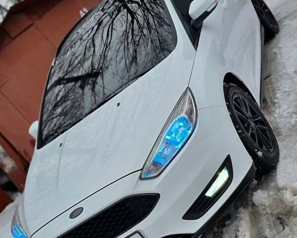 Белый Форд Фокус, объемом двигателя 1 л и пробегом 75 тыс. км за 11600 $, фото 1 на Automoto.ua