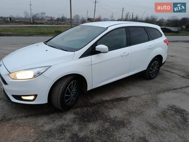 Білий Форд Фокус, об'ємом двигуна 2 л та пробігом 174 тис. км за 8700 $, фото 1 на Automoto.ua