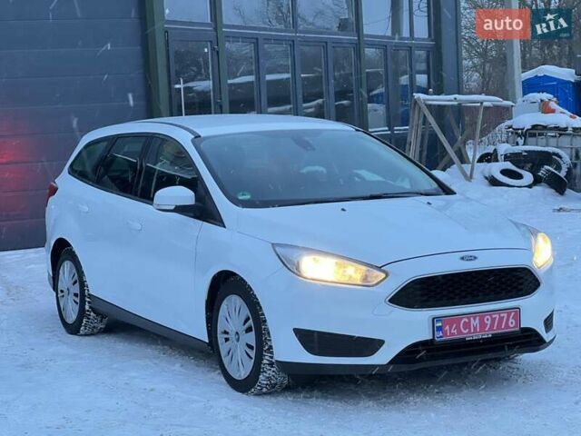 Белый Форд Фокус, объемом двигателя 1.5 л и пробегом 160 тыс. км за 10200 $, фото 1 на Automoto.ua