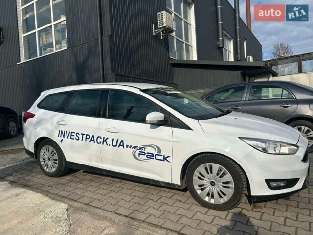 Белый Форд Фокус, объемом двигателя 1 л и пробегом 121 тыс. км за 6300 $, фото 1 на Automoto.ua