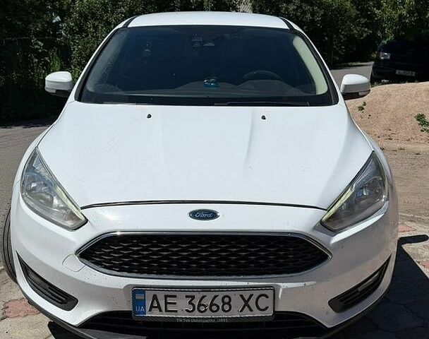 Білий Форд Фокус, об'ємом двигуна 2 л та пробігом 195 тис. км за 9500 $, фото 1 на Automoto.ua