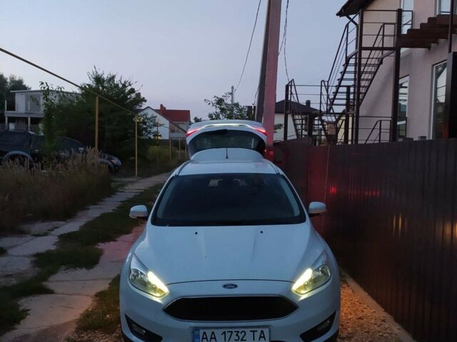 Білий Форд Фокус, об'ємом двигуна 1 л та пробігом 98 тис. км за 9000 $, фото 1 на Automoto.ua