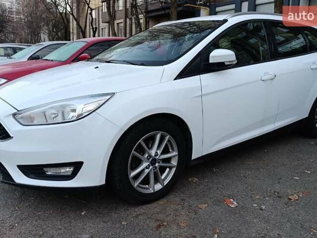 Белый Форд Фокус, объемом двигателя 1 л и пробегом 187 тыс. км за 8800 $, фото 1 на Automoto.ua