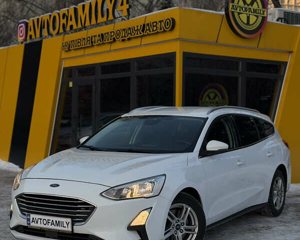 Белый Форд Фокус, объемом двигателя 1.5 л и пробегом 239 тыс. км за 11700 $, фото 1 на Automoto.ua