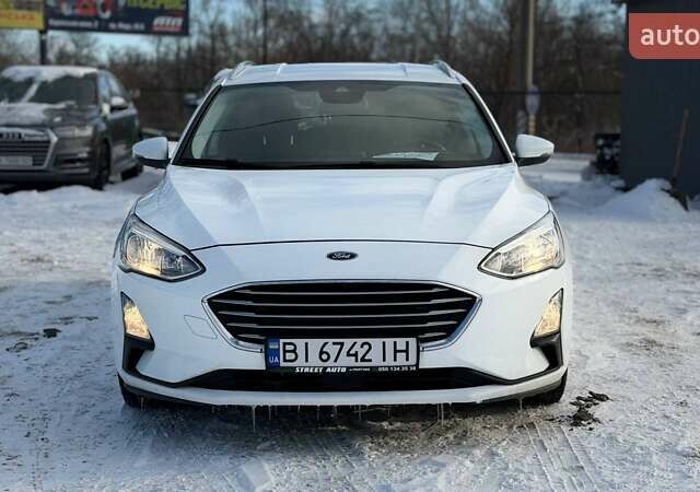 Белый Форд Фокус, объемом двигателя 1.5 л и пробегом 239 тыс. км за 12100 $, фото 1 на Automoto.ua