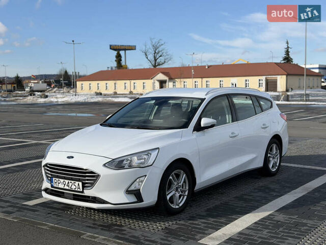 Белый Форд Фокус, объемом двигателя 1.5 л и пробегом 234 тыс. км за 7200 $, фото 1 на Automoto.ua