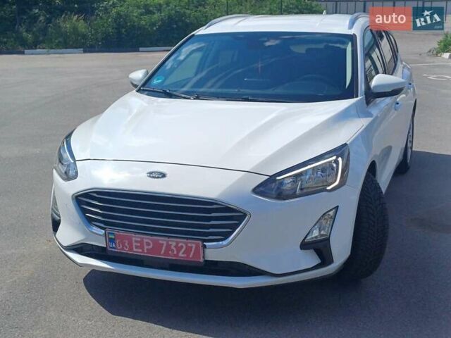 Белый Форд Фокус, объемом двигателя 1.5 л и пробегом 175 тыс. км за 11999 $, фото 1 на Automoto.ua