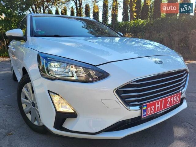 Белый Форд Фокус, объемом двигателя 1.5 л и пробегом 160 тыс. км за 13999 $, фото 1 на Automoto.ua