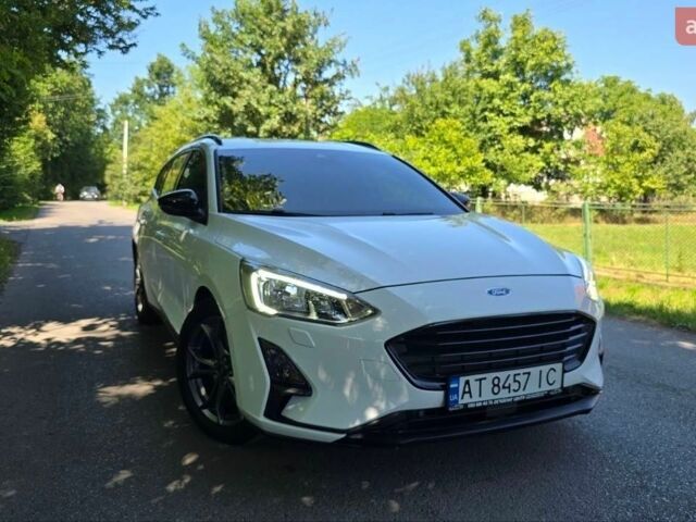 Белый Форд Фокус, объемом двигателя 2 л и пробегом 143 тыс. км за 13700 $, фото 1 на Automoto.ua