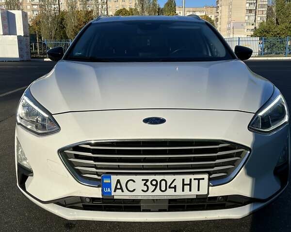 Белый Форд Фокус, объемом двигателя 2 л и пробегом 205 тыс. км за 14900 $, фото 1 на Automoto.ua