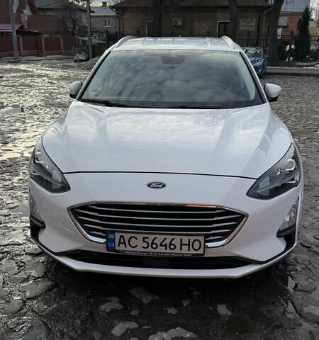 Белый Форд Фокус, объемом двигателя 2 л и пробегом 195 тыс. км за 15000 $, фото 1 на Automoto.ua