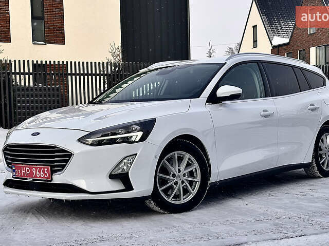 Белый Форд Фокус, объемом двигателя 1.5 л и пробегом 160 тыс. км за 14750 $, фото 1 на Automoto.ua