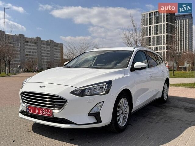 Белый Форд Фокус, объемом двигателя 1.5 л и пробегом 88 тыс. км за 14100 $, фото 1 на Automoto.ua