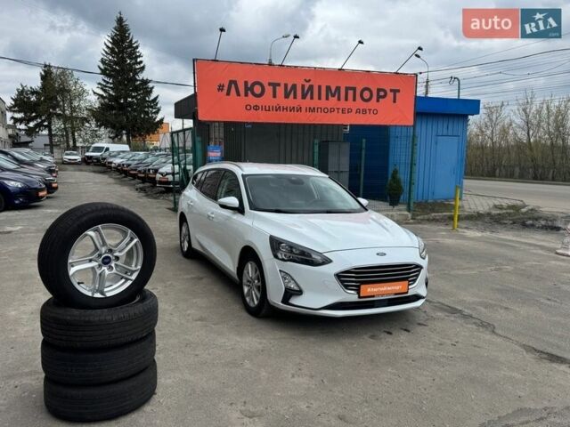 Белый Форд Фокус, объемом двигателя 1.5 л и пробегом 187 тыс. км за 13950 $, фото 1 на Automoto.ua
