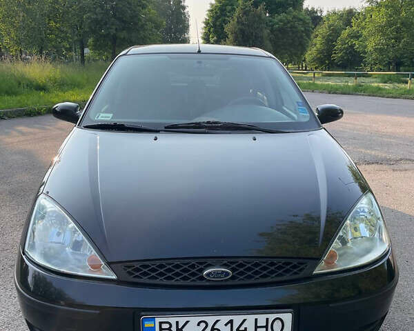 Черный Форд Фокус, объемом двигателя 1.6 л и пробегом 268 тыс. км за 3800 $, фото 1 на Automoto.ua