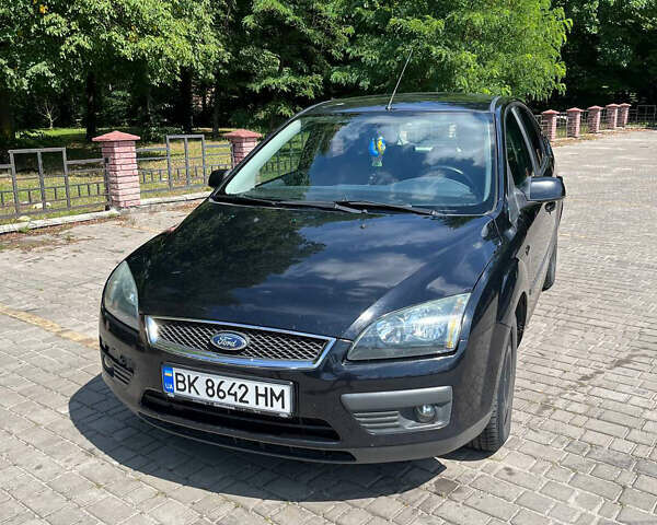 Черный Форд Фокус, объемом двигателя 1.6 л и пробегом 265 тыс. км за 3900 $, фото 1 на Automoto.ua