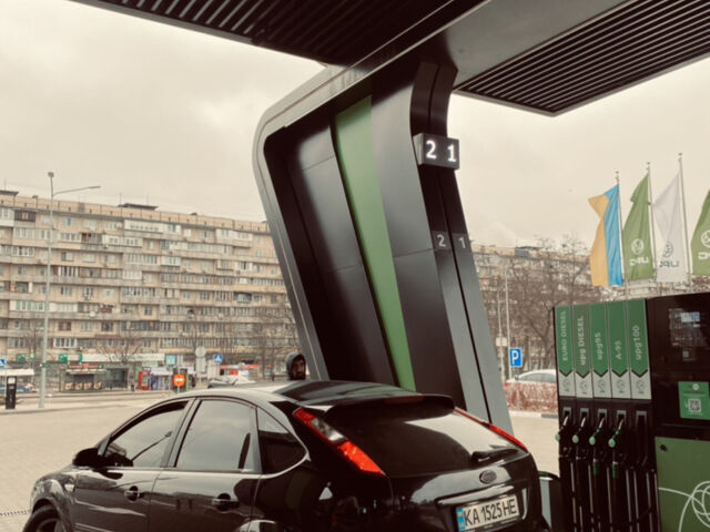 Черный Форд Фокус, объемом двигателя 2.5 л и пробегом 370 тыс. км за 4700 $, фото 1 на Automoto.ua