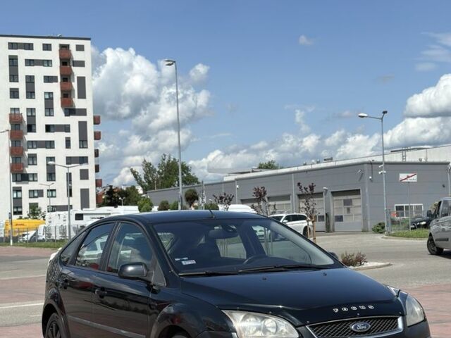 Черный Форд Фокус, объемом двигателя 1.6 л и пробегом 290 тыс. км за 2750 $, фото 1 на Automoto.ua