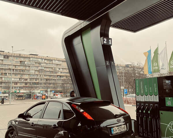 Черный Форд Фокус, объемом двигателя 2.5 л и пробегом 370 тыс. км за 4700 $, фото 1 на Automoto.ua