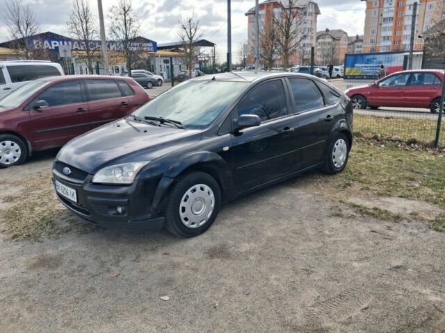 Черный Форд Фокус, объемом двигателя 1.6 л и пробегом 250 тыс. км за 2500 $, фото 1 на Automoto.ua