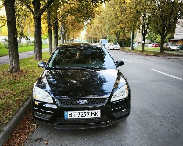 Черный Форд Фокус, объемом двигателя 1.6 л и пробегом 155 тыс. км за 4100 $, фото 1 на Automoto.ua