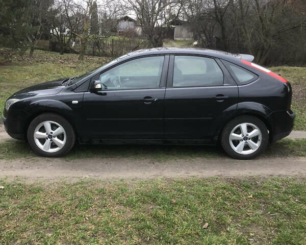 Черный Форд Фокус, объемом двигателя 1.6 л и пробегом 215 тыс. км за 4500 $, фото 1 на Automoto.ua