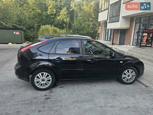 Черный Форд Фокус, объемом двигателя 1.6 л и пробегом 290 тыс. км за 5000 $, фото 1 на Automoto.ua
