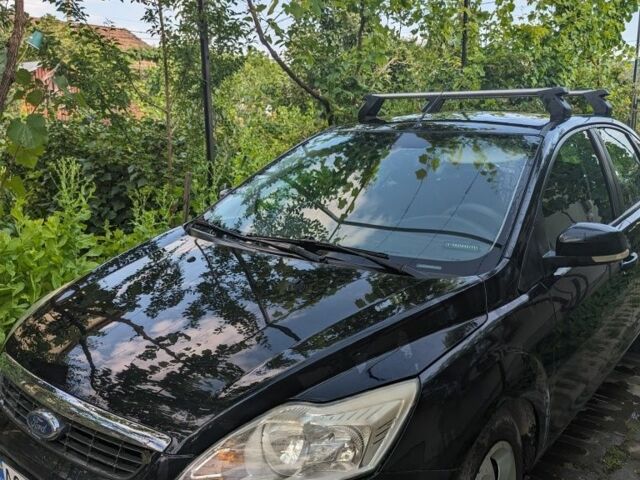 Чорний Форд Фокус, об'ємом двигуна 1.8 л та пробігом 223 тис. км за 2000 $, фото 1 на Automoto.ua