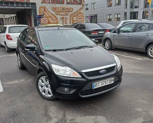 Черный Форд Фокус, объемом двигателя 1.6 л и пробегом 133 тыс. км за 6100 $, фото 1 на Automoto.ua