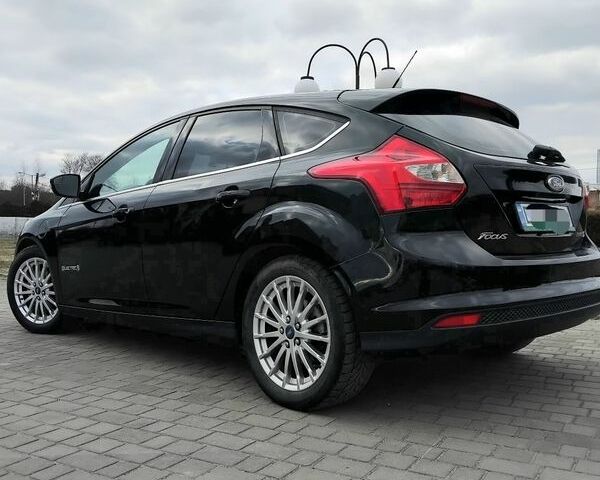 Черный Форд Фокус, объемом двигателя 0 л и пробегом 110 тыс. км за 9000 $, фото 1 на Automoto.ua