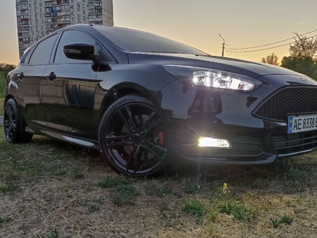 Чорний Форд Фокус, об'ємом двигуна 2 л та пробігом 106 тис. км за 10000 $, фото 1 на Automoto.ua