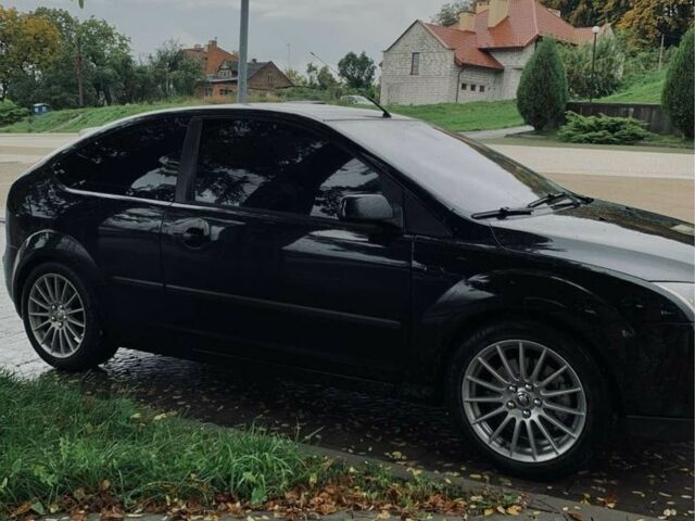 Чорний Форд Фокус, об'ємом двигуна 2 л та пробігом 150 тис. км за 2000 $, фото 1 на Automoto.ua