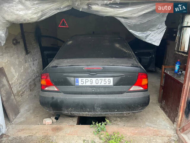 Черный Форд Фокус, объемом двигателя 1.8 л и пробегом 300 тыс. км за 600 $, фото 1 на Automoto.ua