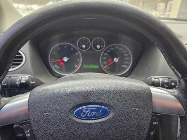 Черный Форд Фокус, объемом двигателя 1.6 л и пробегом 159 тыс. км за 4700 $, фото 1 на Automoto.ua