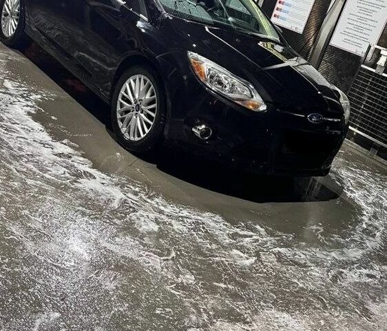 Чорний Форд Фокус, об'ємом двигуна 2 л та пробігом 230 тис. км за 6500 $, фото 1 на Automoto.ua