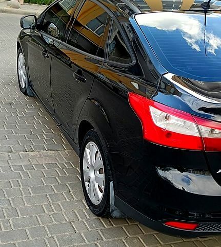 Чорний Форд Фокус, об'ємом двигуна 1 л та пробігом 117 тис. км за 6500 $, фото 1 на Automoto.ua