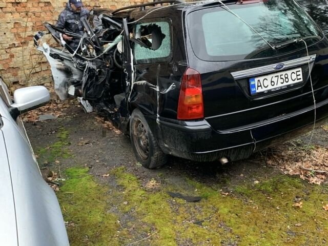 Черный Форд Фокус, объемом двигателя 1.8 л и пробегом 300 тыс. км за 400 $, фото 1 на Automoto.ua