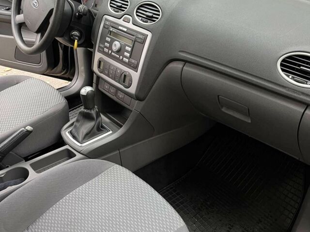 Черный Форд Фокус, объемом двигателя 1.6 л и пробегом 201 тыс. км за 5500 $, фото 1 на Automoto.ua