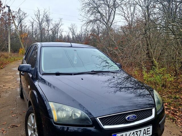 Черный Форд Фокус, объемом двигателя 1.6 л и пробегом 289 тыс. км за 4500 $, фото 1 на Automoto.ua