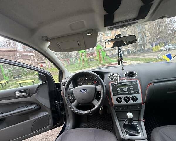 Черный Форд Фокус, объемом двигателя 1.8 л и пробегом 207 тыс. км за 5500 $, фото 1 на Automoto.ua